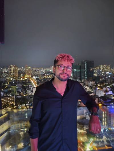 Tony 32 ปี Din Daeng ไทย