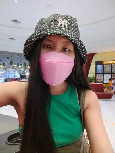 Fon 35 ans Rayong Thaïlande