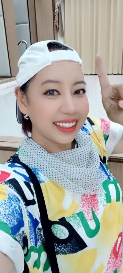 Chompoo 45 years พระพุทธบาท Thailand