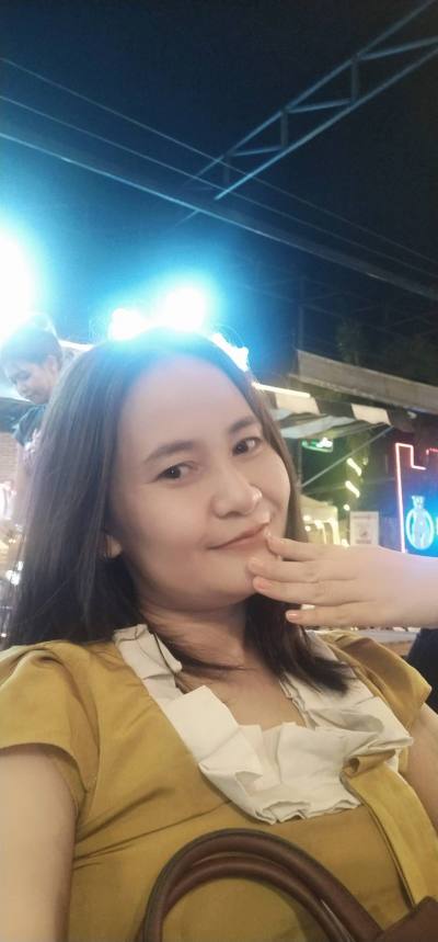 Nicha 35 ans Sakonnakhon Thaïlande