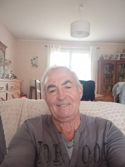 Guy 65 ปี Tours France