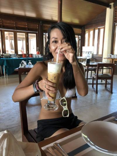 Amy 32 ans Amnatcharoen Thaïlande
