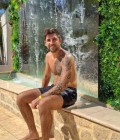 Chris,34 ปี